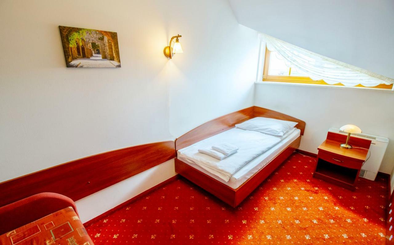 Hotel Stary Mlyn Kozieglowy  Екстер'єр фото